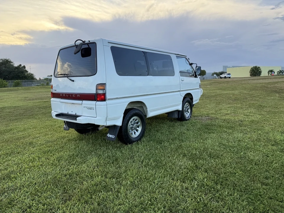 1990 Mitsubishi Delica 3rd Gen - Image 6 of 21