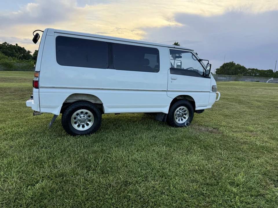 1990 Mitsubishi Delica 3rd Gen - Image 11 of 21
