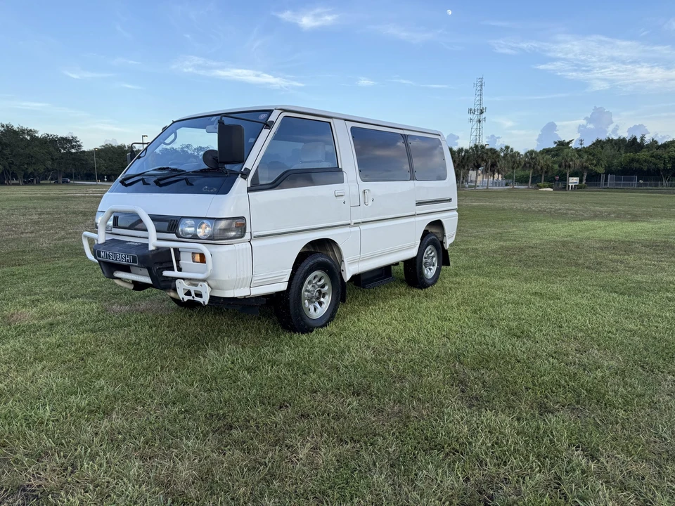 1990 Mitsubishi Delica 3rd Gen - Image 5 of 31