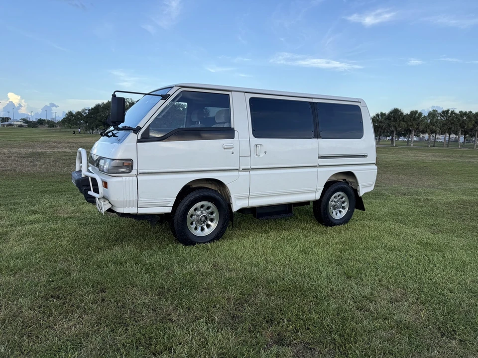 1990 Mitsubishi Delica 3rd Gen - Image 2 of 31