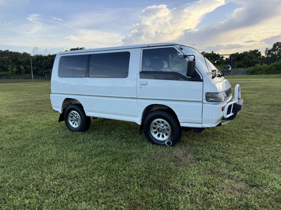 1990 Mitsubishi Delica 3rd Gen - Image 25 of 31
