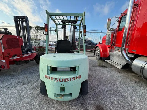 1990 Mitsubishi FG25 Forklift