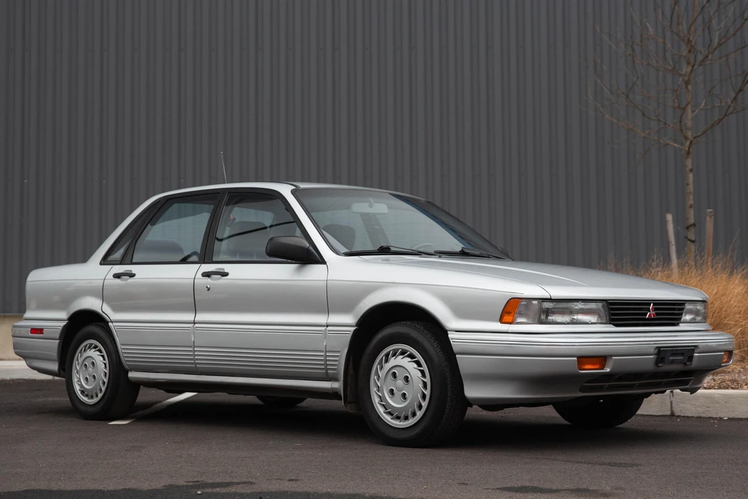 1990 Mitsubishi Galant 6th Gen - Image 2 of 31