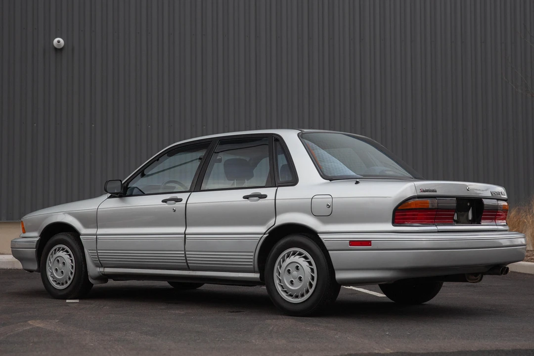 1990 Mitsubishi Galant 6th Gen - Image 4 of 31