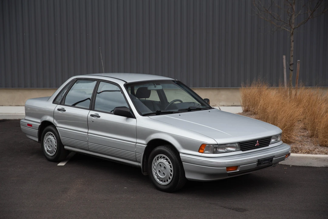 1990 Mitsubishi Galant 6th Gen - Image 17 of 31