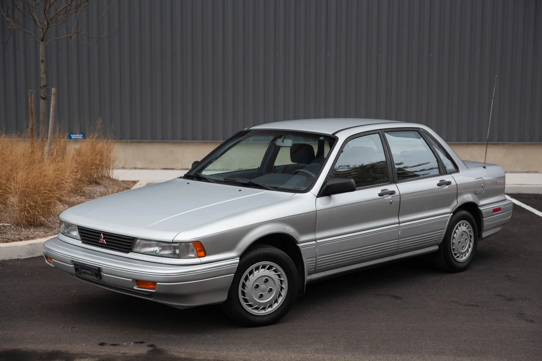 1990 Mitsubishi Galant 6th Gen - Image 9 of 31