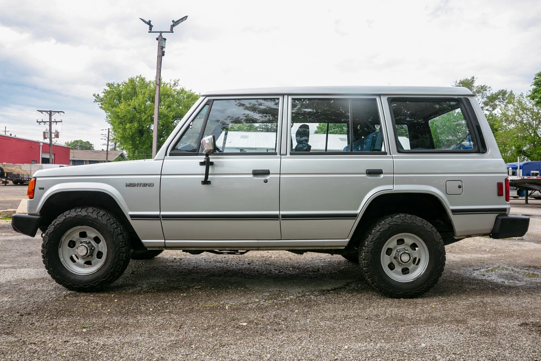 1990 Mitsubishi Pajero/Montero 1st Gen - Image 3 of 31