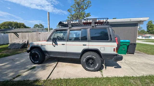 1990 Mitsubishi Montero LS