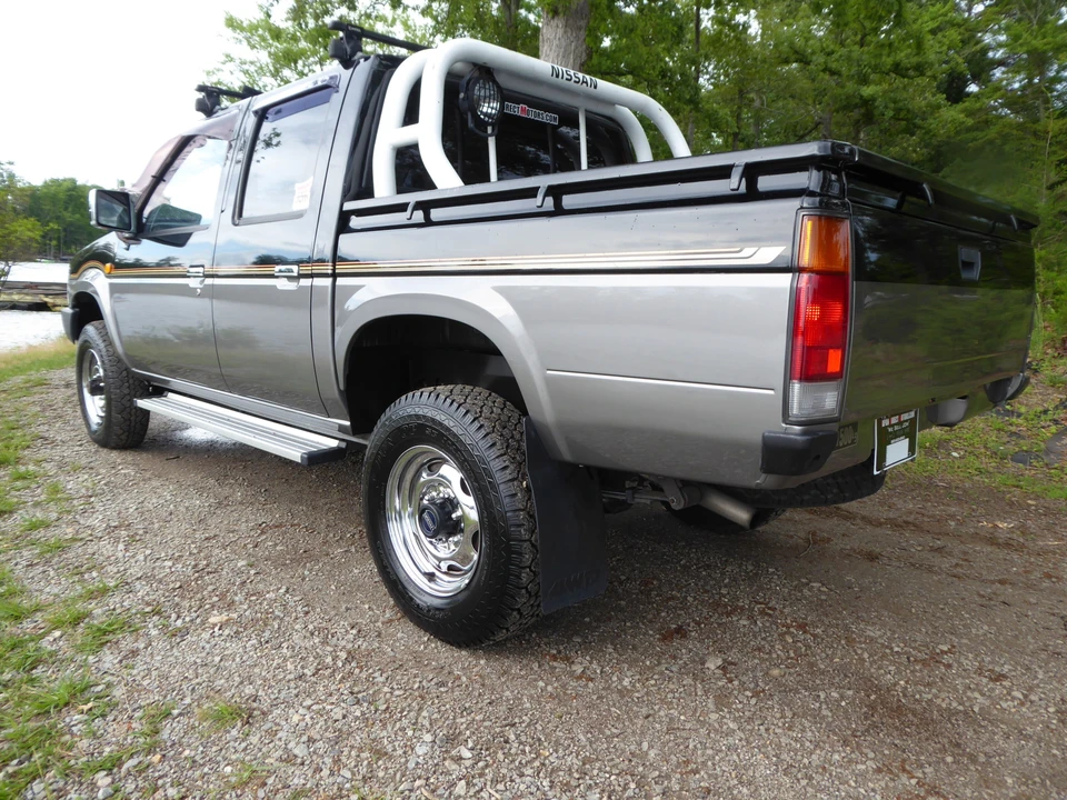 1990 Nissan - Image 8 of 31