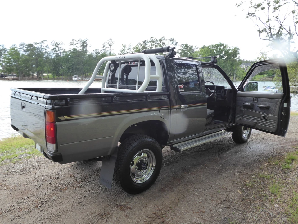 1990 Nissan - Image 25 of 31
