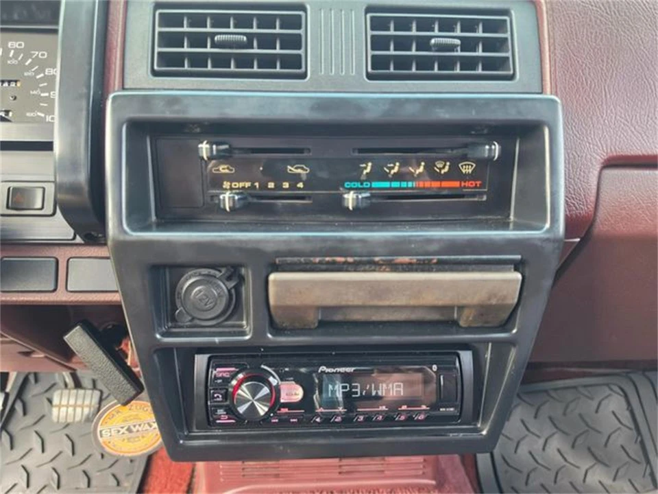1990 Nissan Frontier - Image 19 of 31