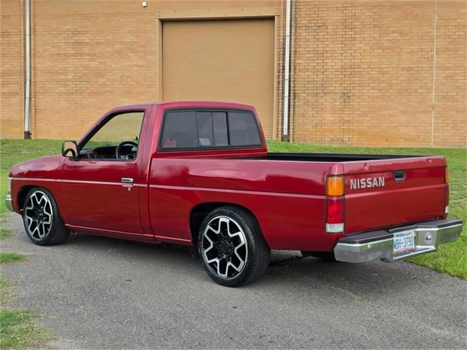 1990 Nissan Frontier - Image 11 of 31