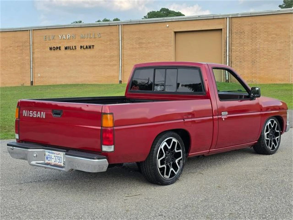 1990 Nissan Frontier - Image 7 of 31