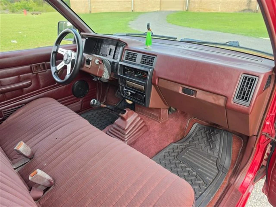 1990 Nissan Frontier - Image 29 of 31