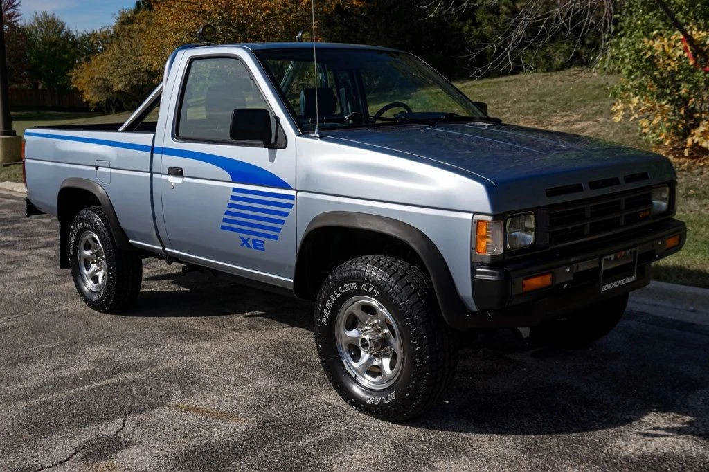 1990 Nissan - Image 4 of 12