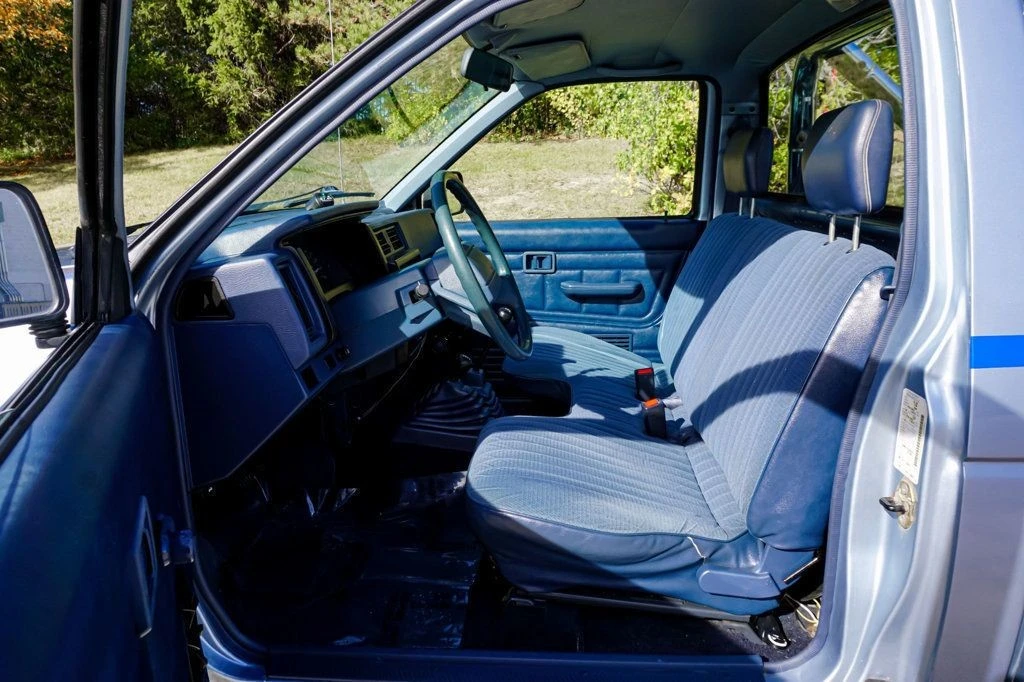 1990 Nissan - Image 7 of 12