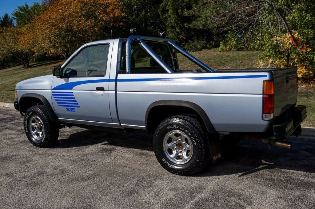 1990 Nissan - Image 6 of 12
