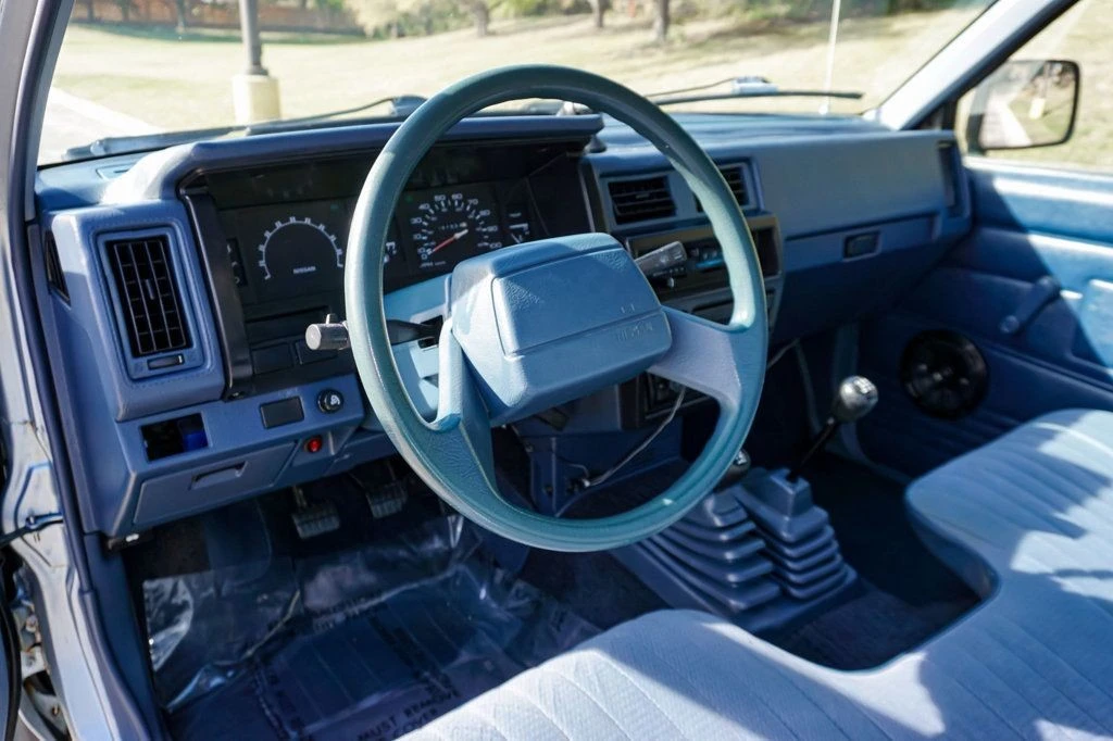 1990 Nissan - Image 9 of 12