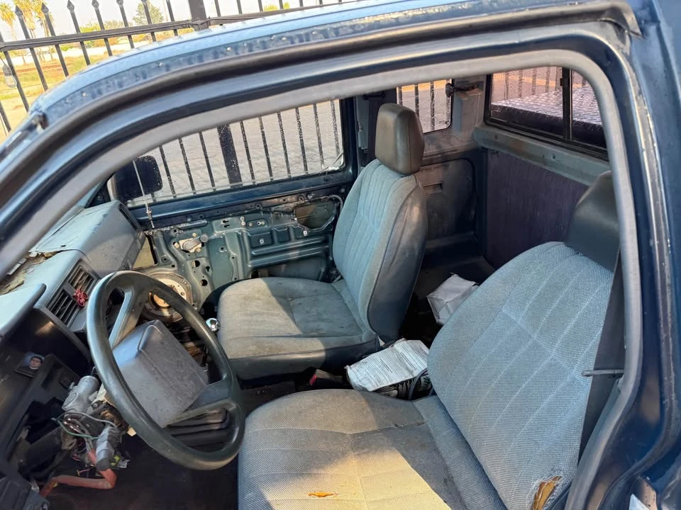 1990 Nissan - Image 6 of 6