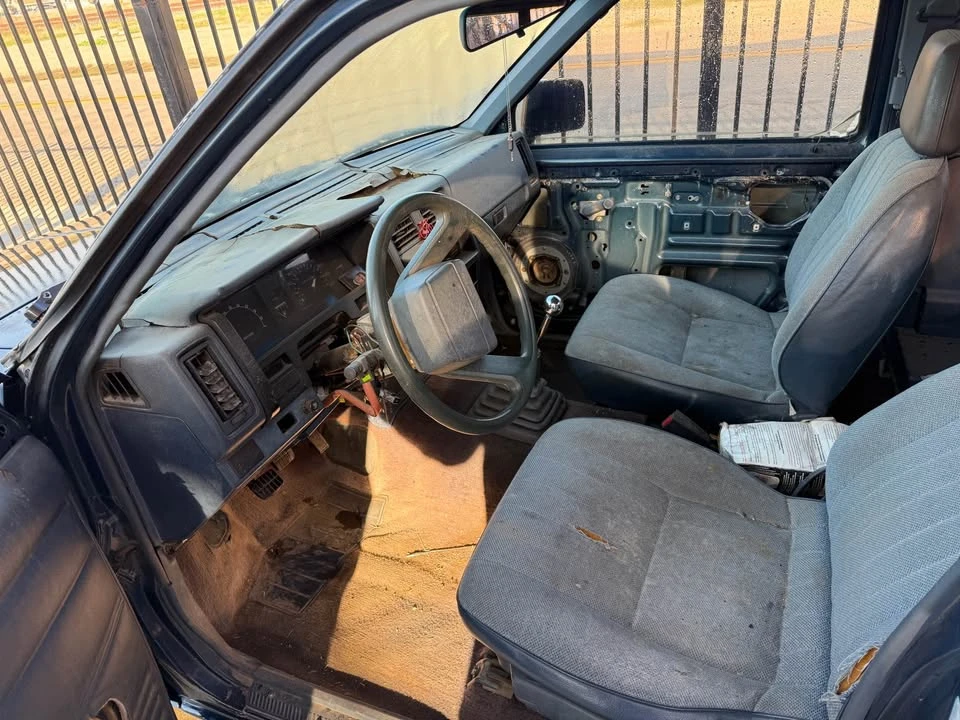1990 Nissan - Image 5 of 6