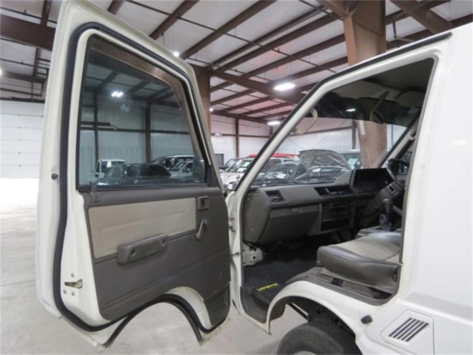 1990 Nissan Vanette 2nd Gen - Image 21 of 31