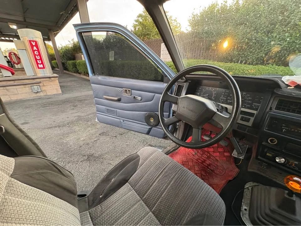 1990 Nissan Frontier - Image 10 of 13