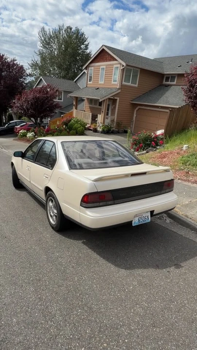 1990 Nissan Maxima 3rd Gen - Image 4 of 9