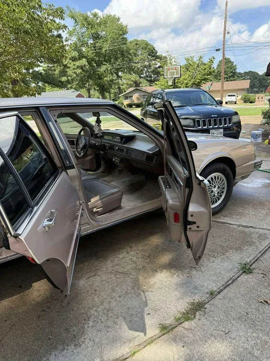 1990 Oldsmobile 98 - Image 5 of 11