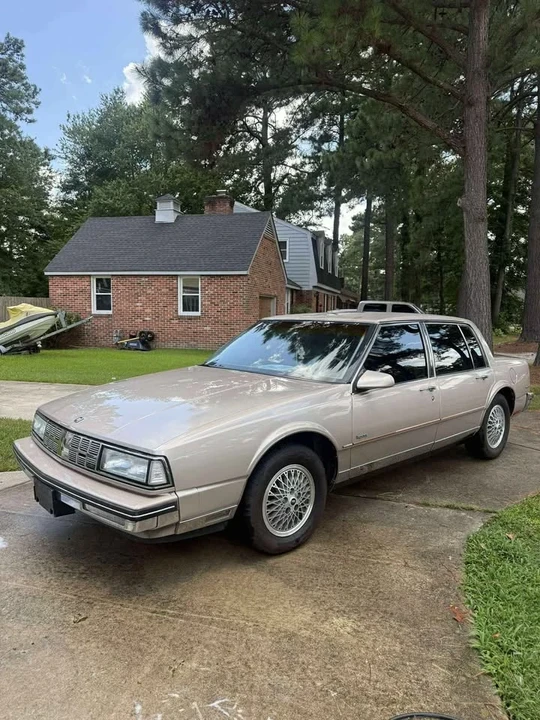 1990 Oldsmobile 98 - Image 10 of 11