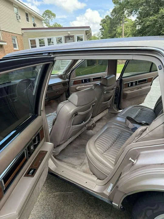 1990 Oldsmobile 98 - Image 4 of 11