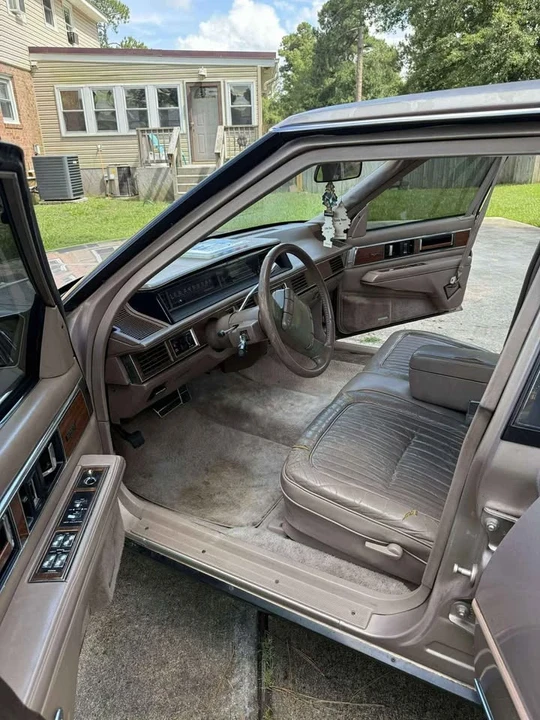 1990 Oldsmobile 98 - Image 2 of 11