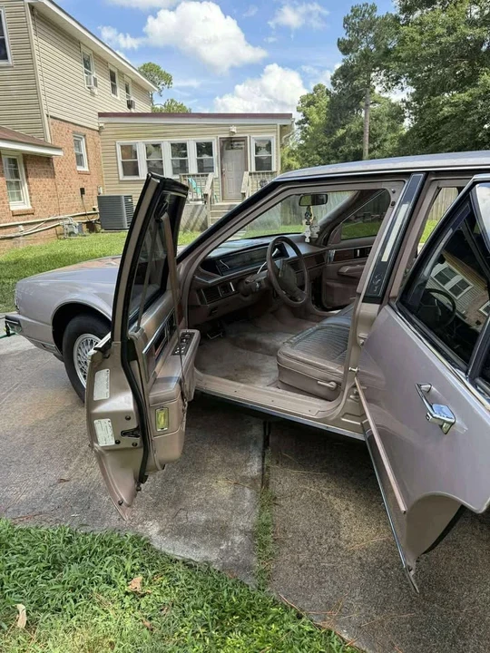1990 Oldsmobile 98 - Image 6 of 11