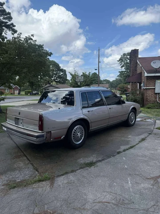 1990 Oldsmobile 98 - Image 8 of 11