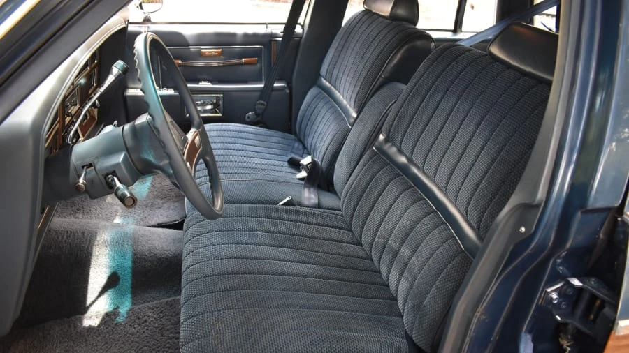 1990 Oldsmobile Custom Cruiser - Image 3 of 29