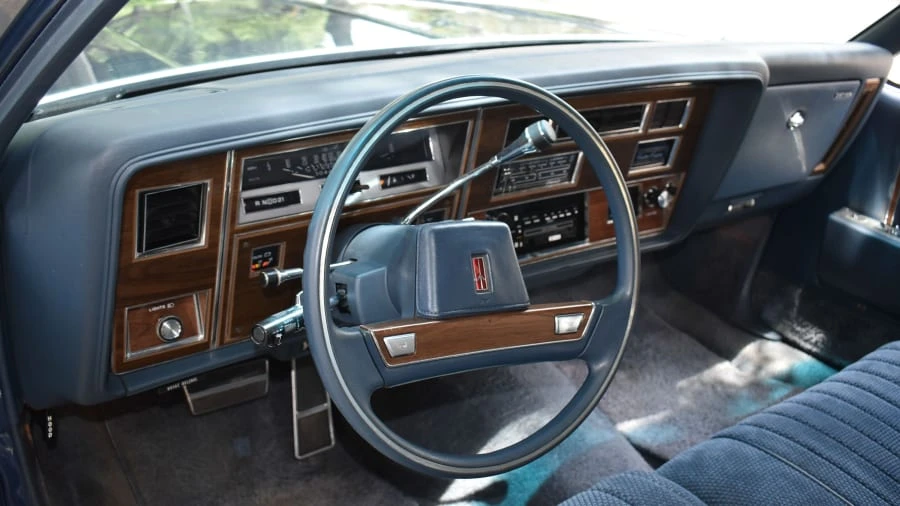 1990 Oldsmobile Custom Cruiser - Image 4 of 29