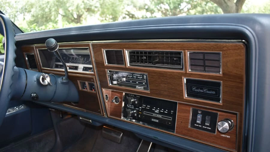 1990 Oldsmobile Custom Cruiser - Image 5 of 29