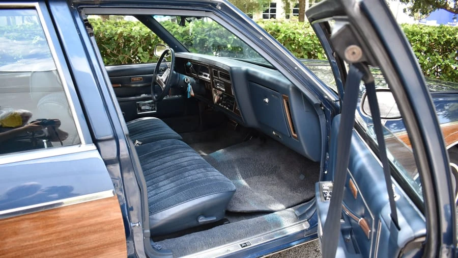 1990 Oldsmobile Custom Cruiser - Image 8 of 29
