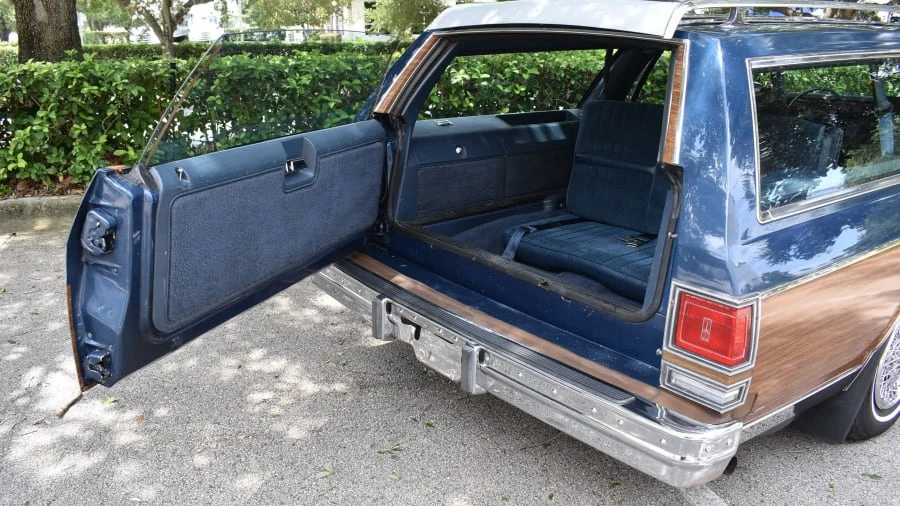 1990 Oldsmobile Custom Cruiser - Image 10 of 29