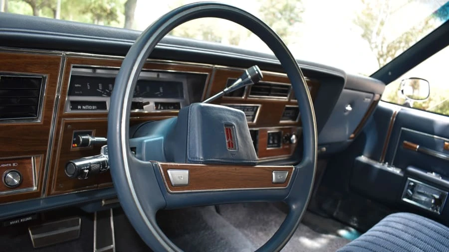 1990 Oldsmobile Custom Cruiser - Image 15 of 29