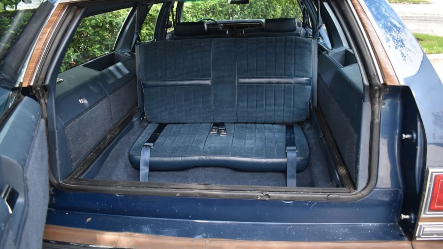 1990 Oldsmobile Custom Cruiser - Image 16 of 29