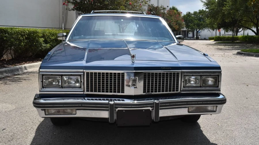 1990 Oldsmobile Custom Cruiser - Image 17 of 29