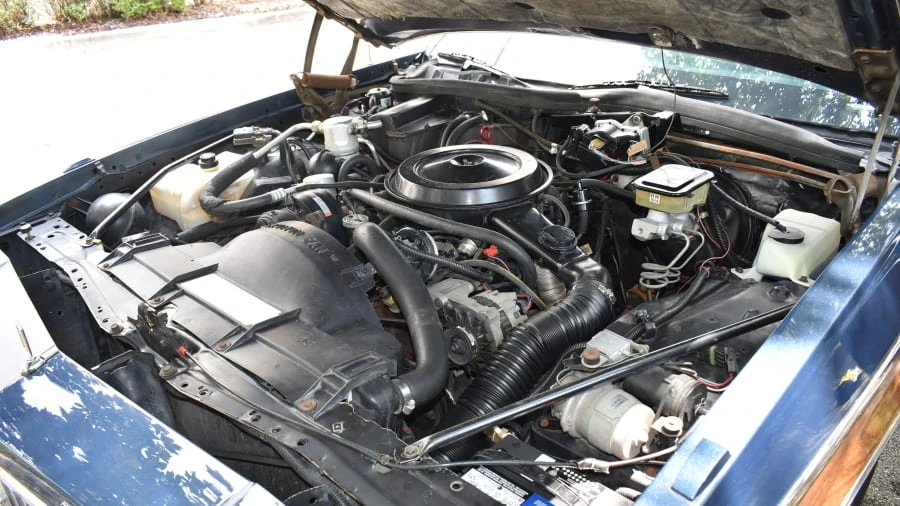 1990 Oldsmobile Custom Cruiser - Image 18 of 29