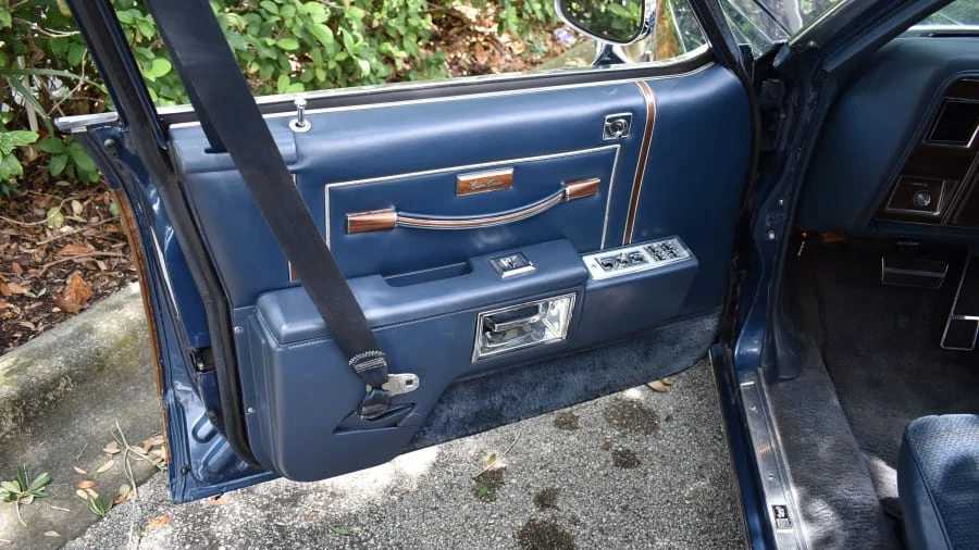 1990 Oldsmobile Custom Cruiser - Image 22 of 29