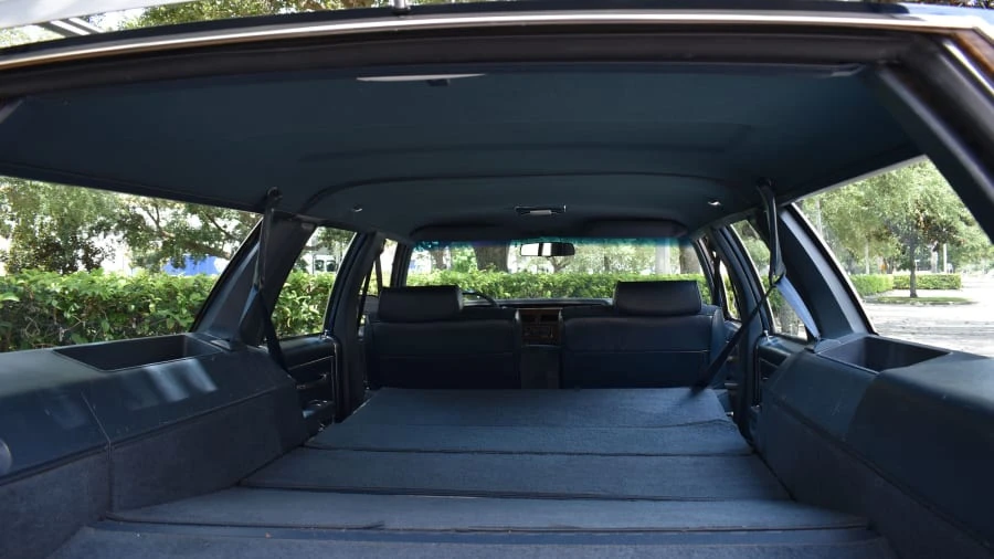 1990 Oldsmobile Custom Cruiser - Image 26 of 29