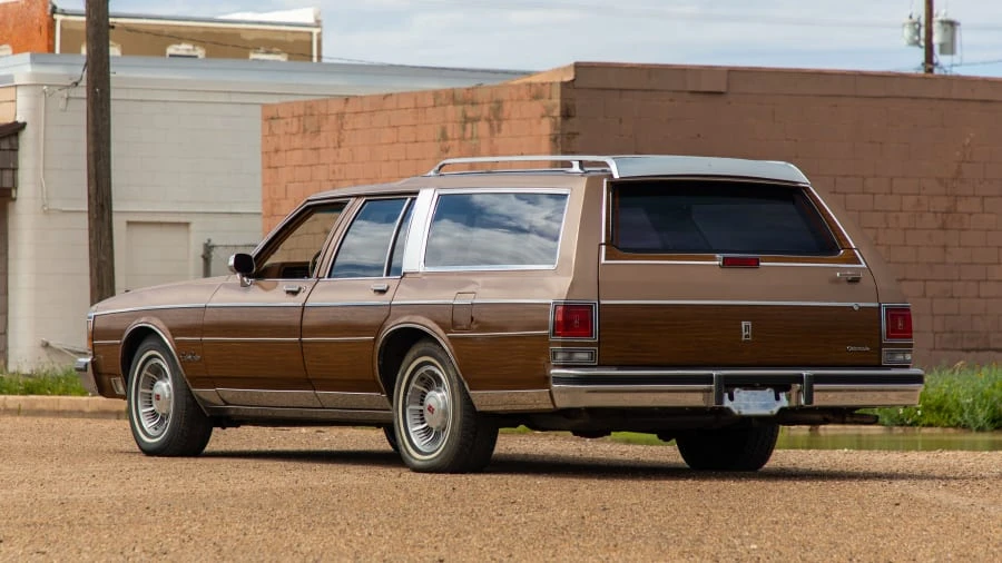 1990 Oldsmobile Custom Cruiser - Image 3 of 14