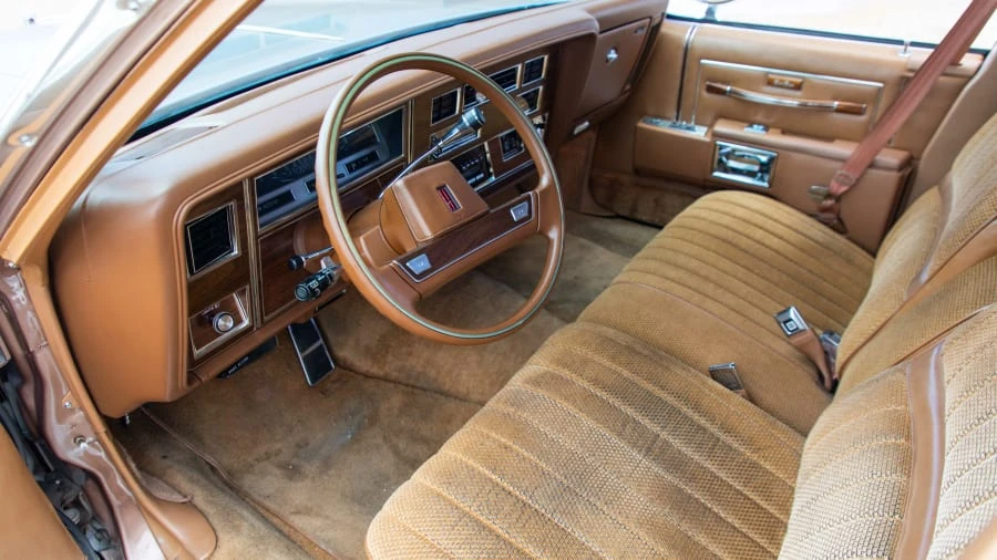 1990 Oldsmobile Custom Cruiser - Image 4 of 14
