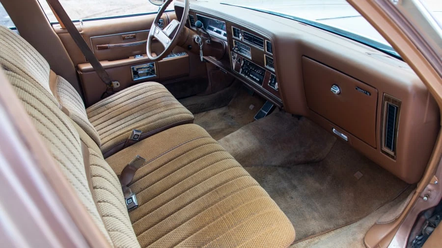 1990 Oldsmobile Custom Cruiser - Image 5 of 14