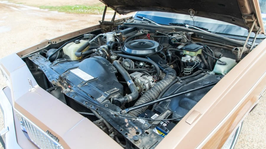1990 Oldsmobile Custom Cruiser - Image 6 of 14