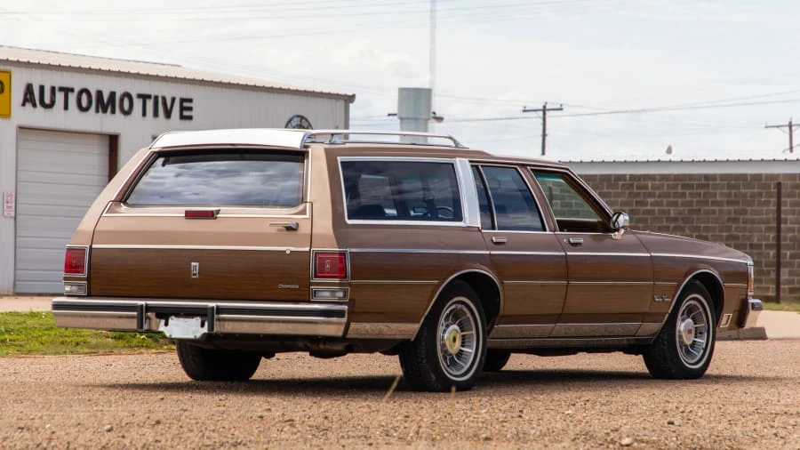 1990 Oldsmobile Custom Cruiser - Image 11 of 14