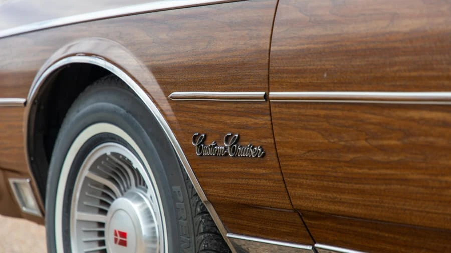 1990 Oldsmobile Custom Cruiser - Image 12 of 14